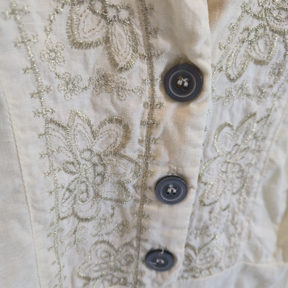 🌼3 for $15🦋 RQT Linen Blend Silver Floral Embroidery Split Neck Top Medium - Picture 8 of 10